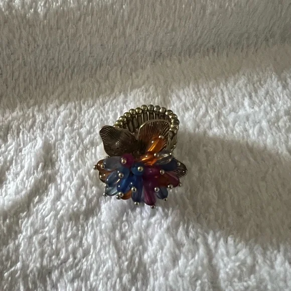 Beautiful ring! - Picture 2 of 5